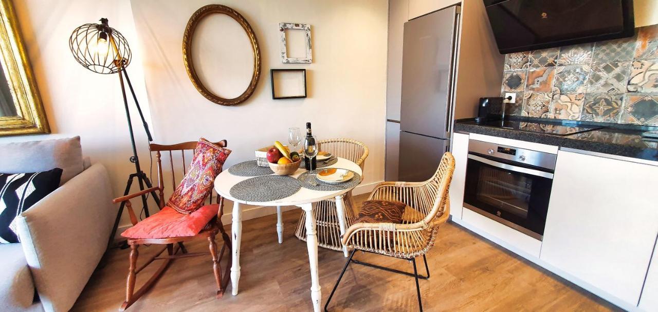Stunning On The Beachfront With Sea Views In Center. Apartamento Marbella