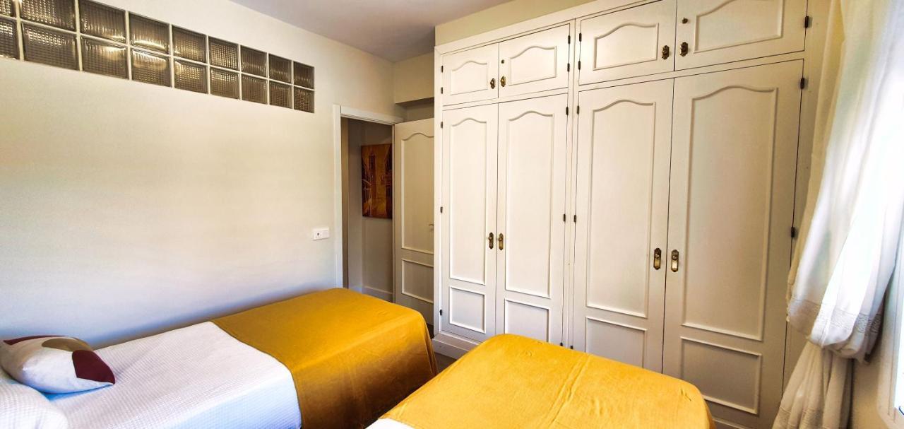 Stunning On The Beachfront With Sea Views In Center. Apartamento