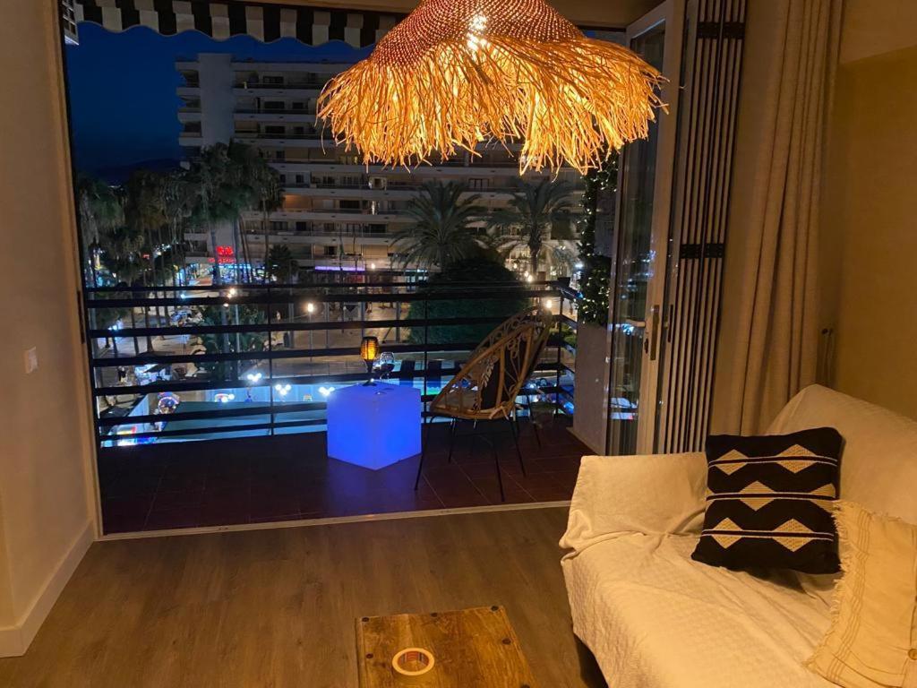 Stunning On The Beachfront With Sea Views In Center. Apartamento *